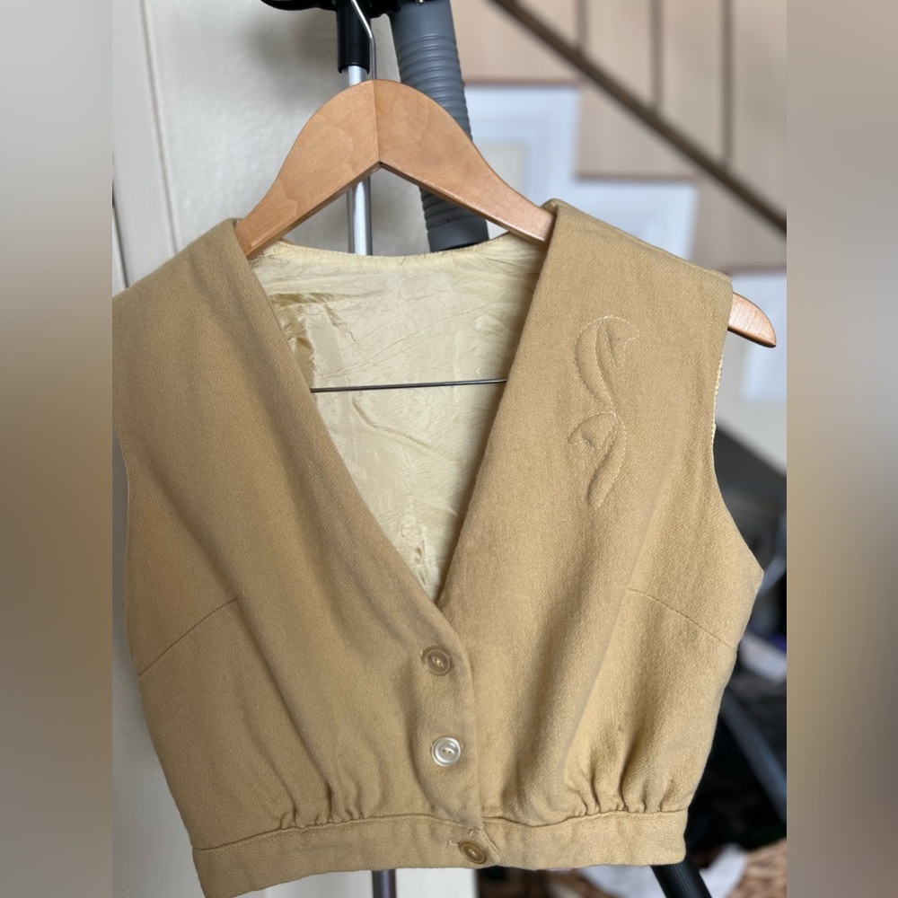 VINTAGE 2 PIECE VEST&HIGH WAISTED SKIRT. 100%wool